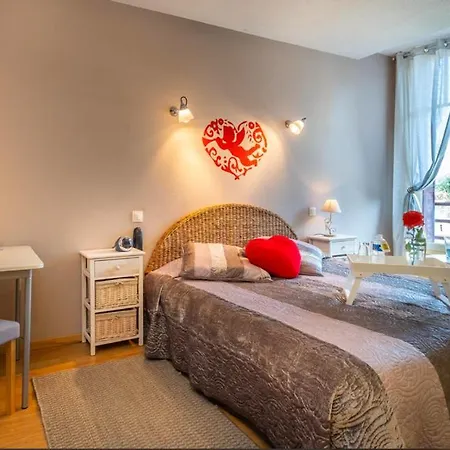 Hotel Au Coeur De Meaulne